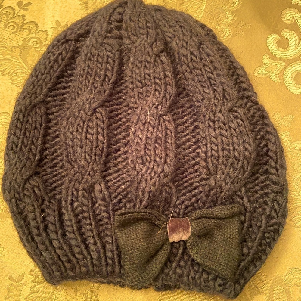 Abercrombie & Fitch navy toque